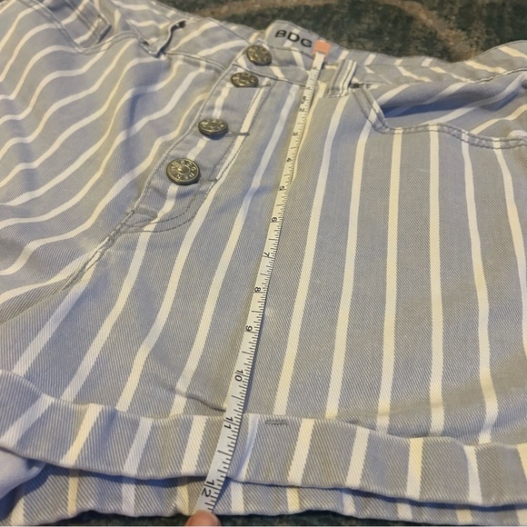 BDG super high rise foxy striped jean shorts- size 31- 100% cotton - Picture 6 of 9